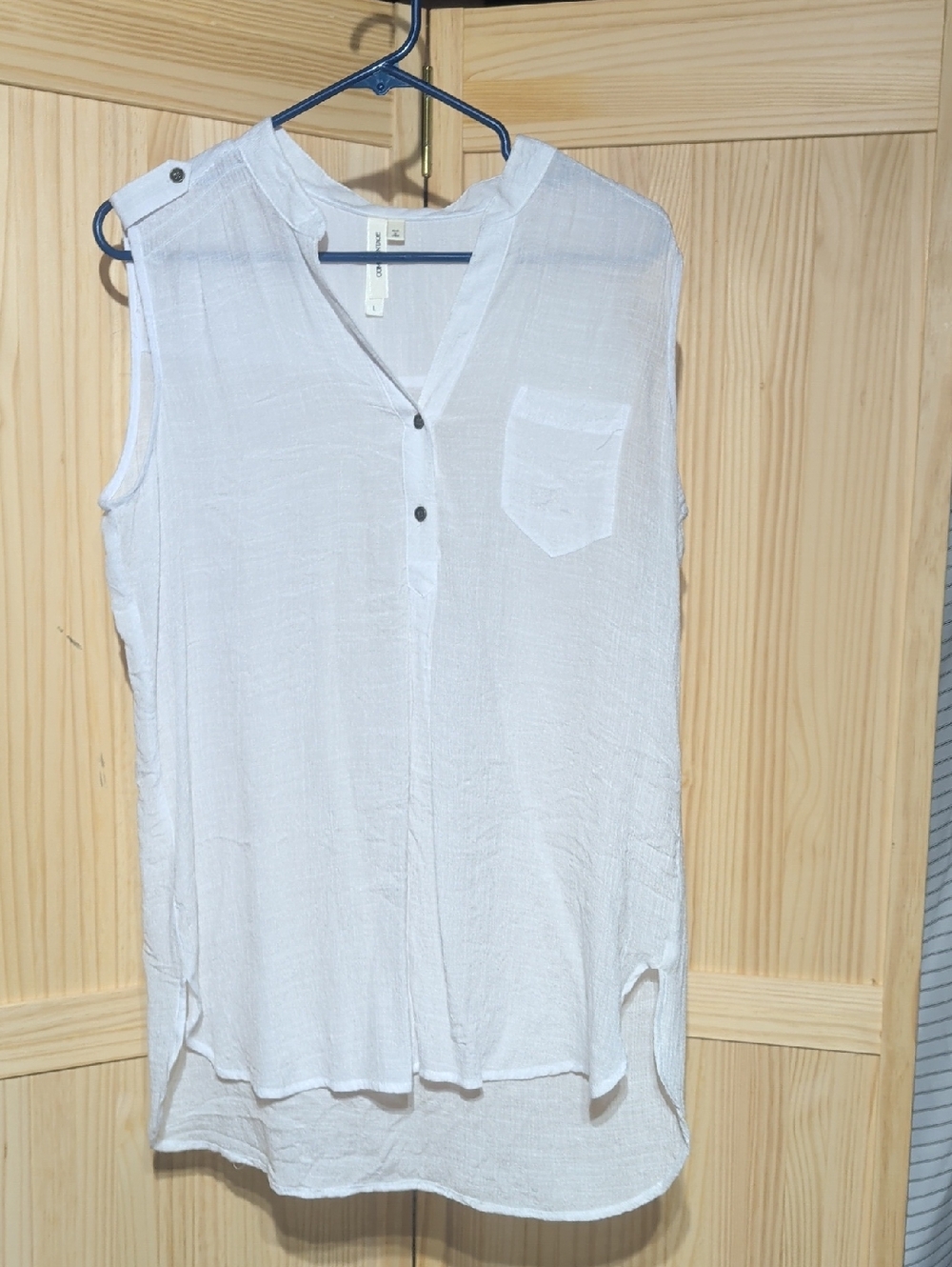 Como Vintage White Sleeveless V-Neck Button Pocket Top